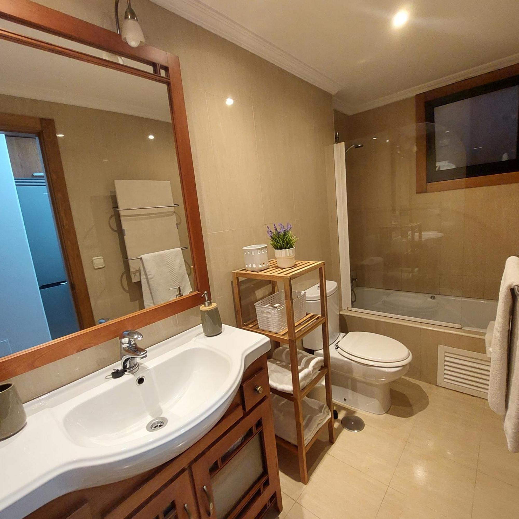Estudio Centrico Con Garaje Y Vistas Al Mar. Vigo Eksteriør billede